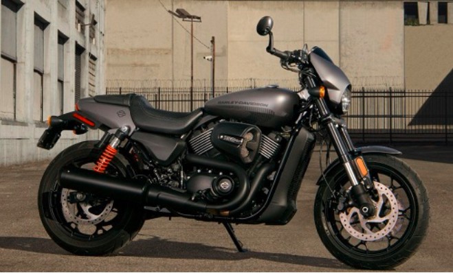 The Harley Davidson Street Rod 750 was launched at anex-showroom price of Rs 5.86 Lakhs and the on-road price of the bike comes out to be around 7.20 Lakh. The bike has been launched in tree colors which are Charcoal Denim, Vivid Black, and Olive Gold. The brand has reliable service network in India and at the same time, the bike also has a high resale value.